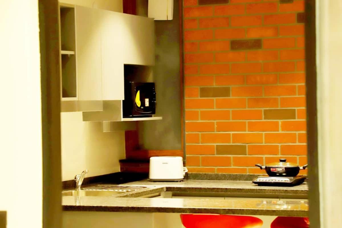 Apt# One-Four-Two - With Lift - High Speed Wifi - Smart Tv Neu-Delhi Exterior foto